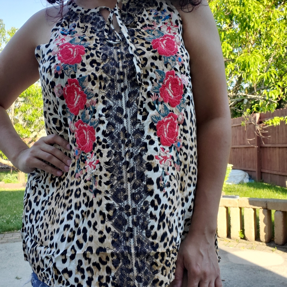 Leopard Floral Embroidered Top S M L - Picture 2 of 4